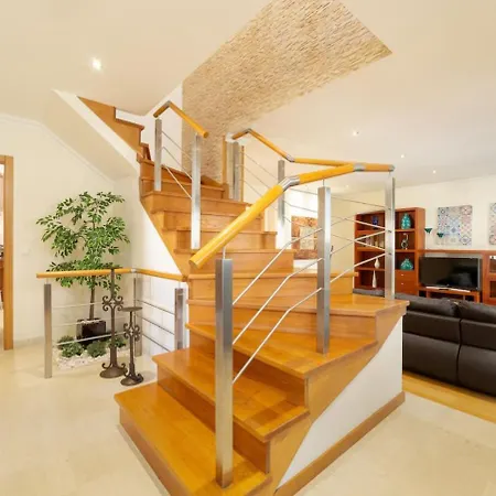 Amazing Villa With Capacity For 8 People Nazaré