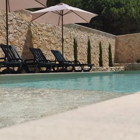 Amazing Villa With Capacity For 8 People Nazaré