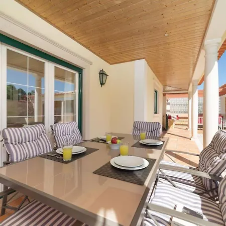 Hébergement de vacances Amazing Villa With Capacity For 8 People